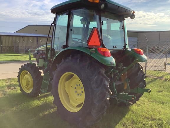 Image of John Deere 5055E equipment image 3