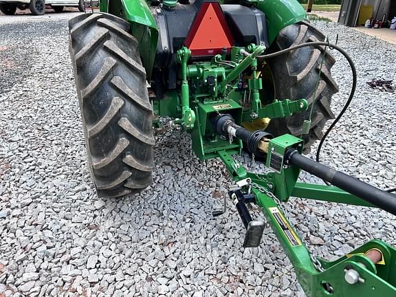 Image of John Deere 5055E equipment image 4