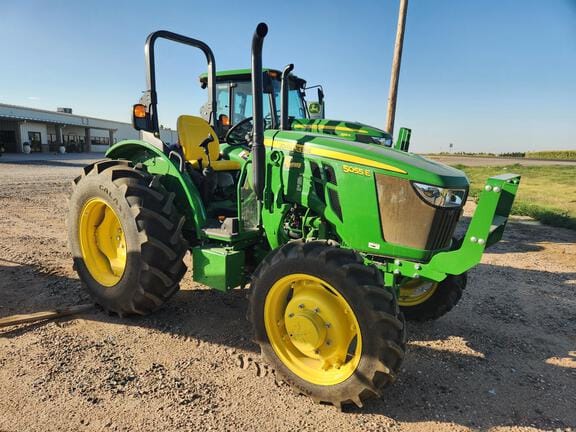 Main image John Deere 5055E