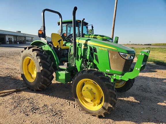 Image of John Deere 5055E equipment image 3