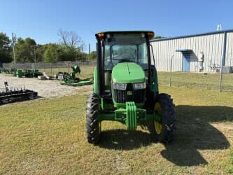 Image of John Deere 5055E equipment image 3