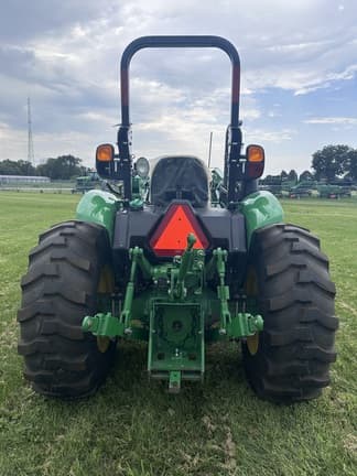 Image of John Deere 5055E equipment image 3