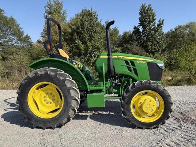 Image of John Deere 5055E equipment image 4