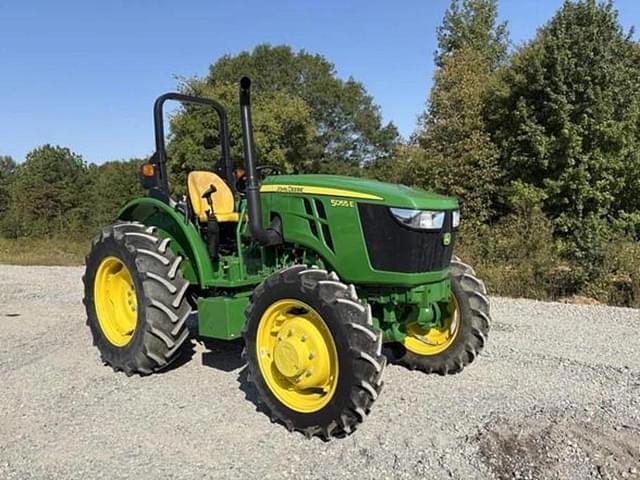 Image of John Deere 5055E equipment image 3