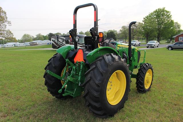 Image of John Deere 5055E equipment image 4