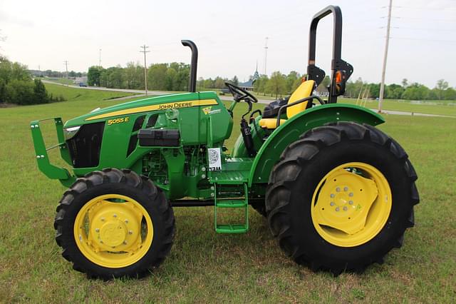 Image of John Deere 5055E equipment image 1