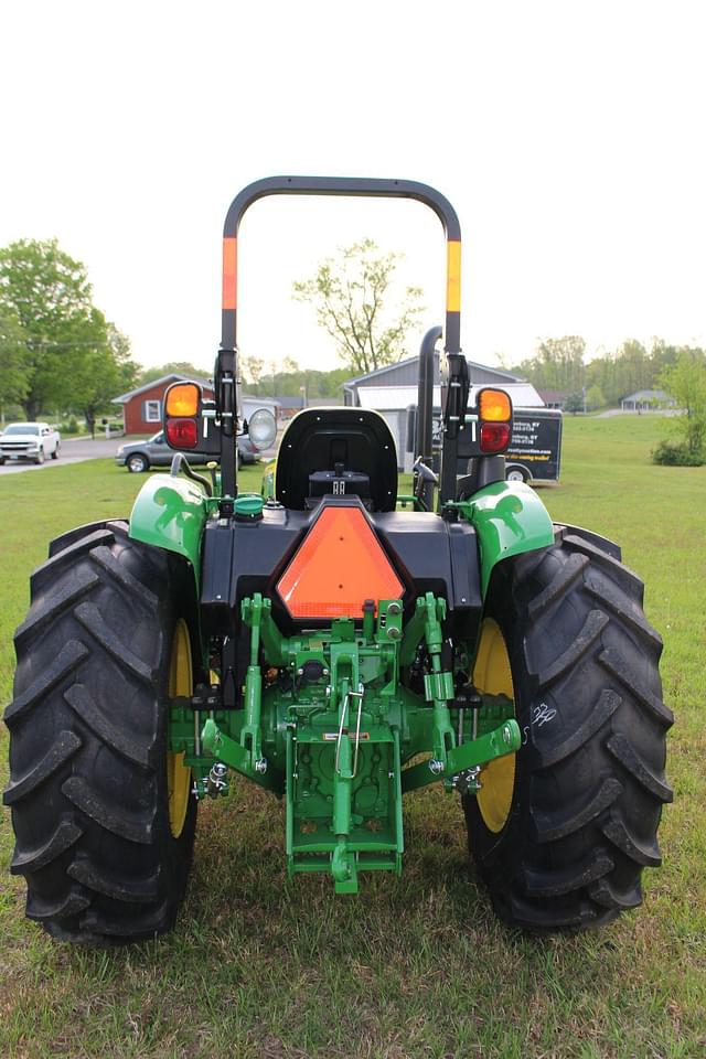Image of John Deere 5055E equipment image 3
