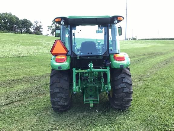 Image of John Deere 5060E equipment image 4