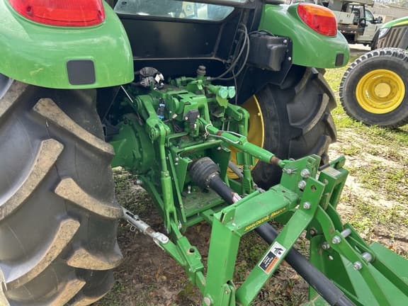 Image of John Deere 5060E equipment image 3