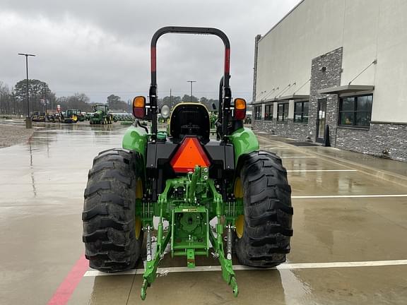 Image of John Deere 5065E equipment image 3