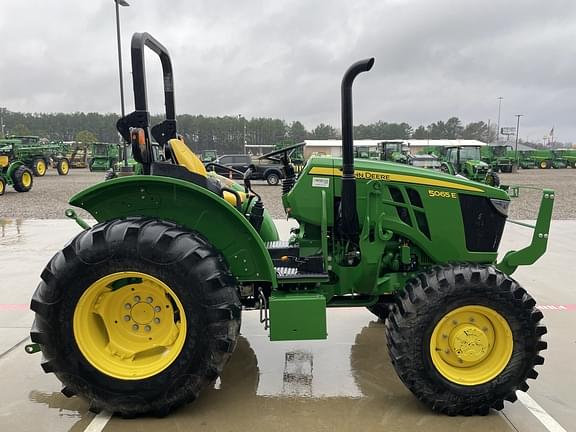 Image of John Deere 5065E equipment image 2