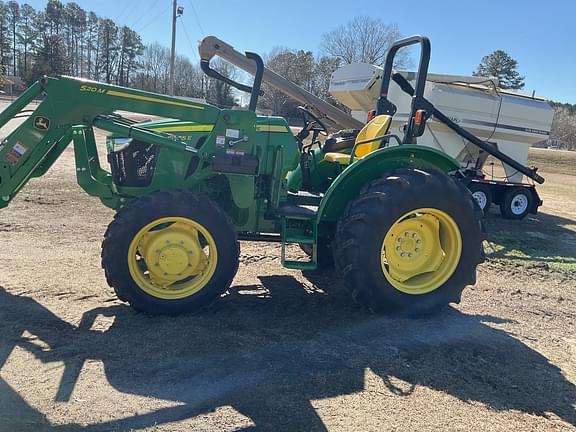 Image of John Deere 5065E equipment image 3