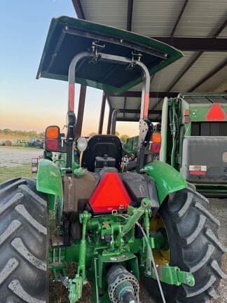 Image of John Deere 5065E equipment image 2