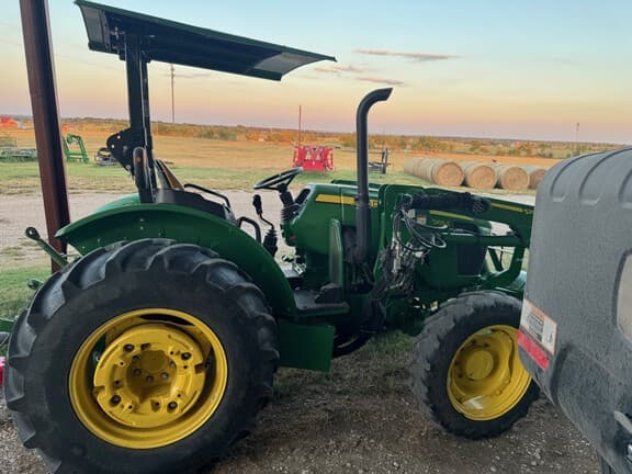 Image of John Deere 5065E equipment image 3