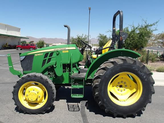 Image of John Deere 5065E equipment image 1
