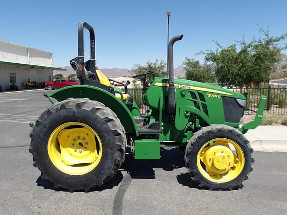 Image of John Deere 5065E equipment image 4