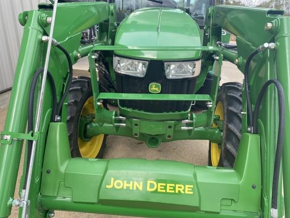 Image of John Deere 5065E equipment image 3