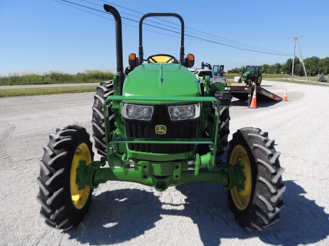 Image of John Deere 5065E equipment image 4