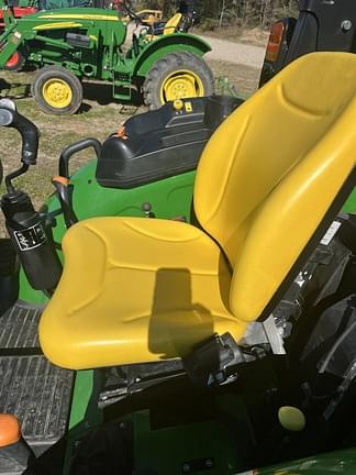 Image of John Deere 5065E equipment image 4