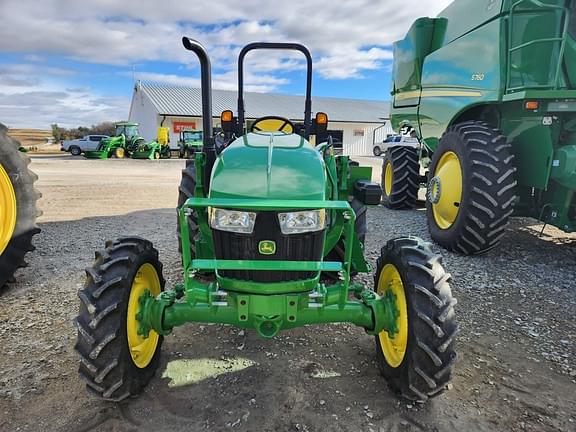 Image of John Deere 5065E equipment image 2