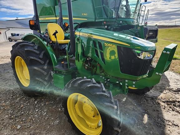 Image of John Deere 5065E equipment image 3