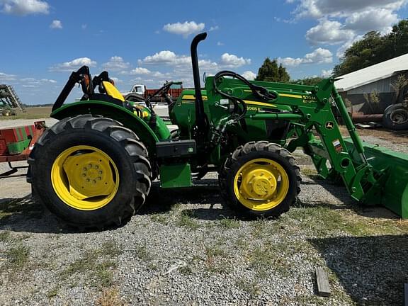 Image of John Deere 5065E equipment image 4