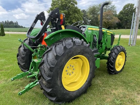 Image of John Deere 5065E equipment image 4