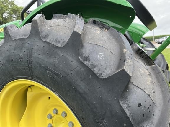 Image of John Deere 5065E equipment image 2