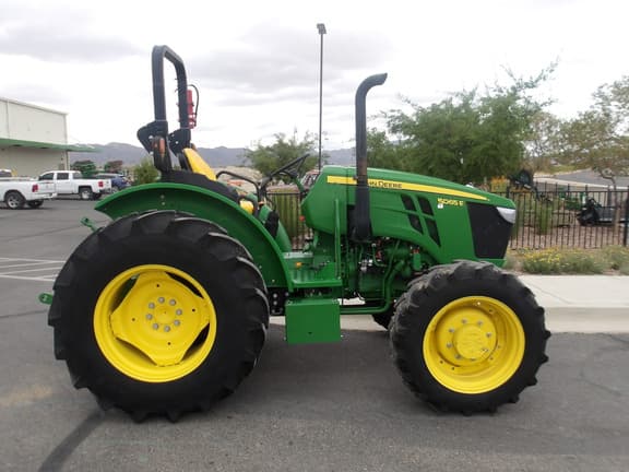 Image of John Deere 5065E equipment image 3