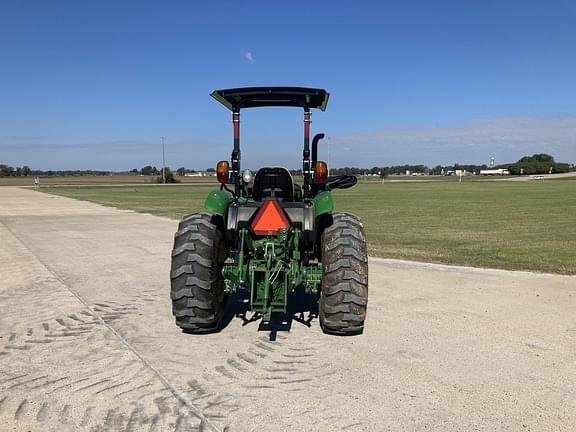 Image of John Deere 5065E equipment image 3