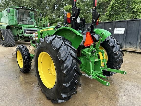 Image of John Deere 5065E equipment image 3