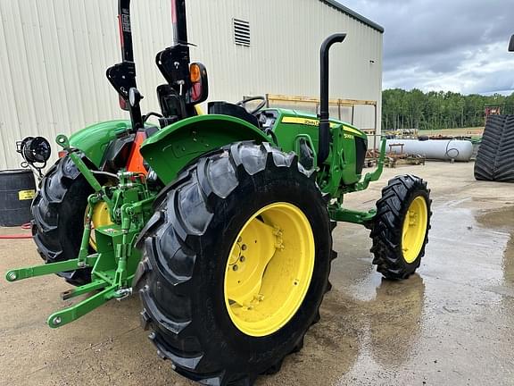 Image of John Deere 5065E equipment image 4