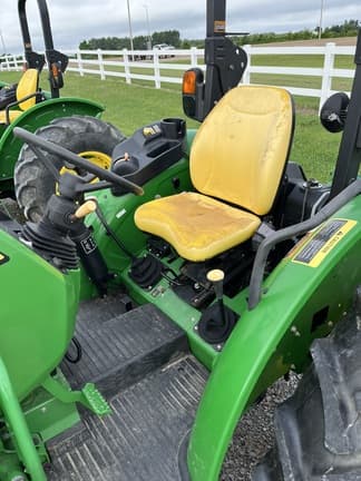 Image of John Deere 5065E equipment image 3