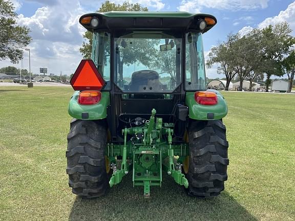 Image of John Deere 5065E equipment image 4