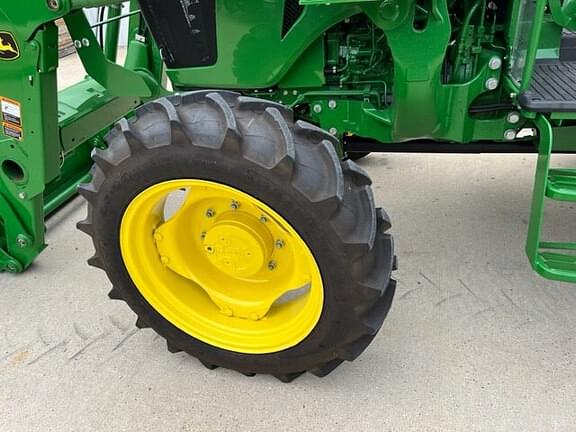 Image of John Deere 5065E equipment image 1