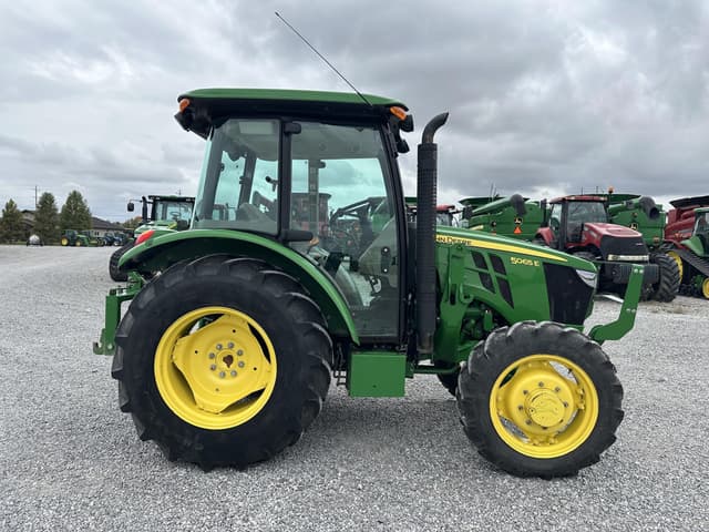 Image of John Deere 5065E equipment image 3