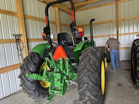 Image of John Deere 5065E equipment image 2