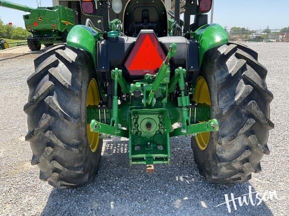 Image of John Deere 5065E equipment image 3
