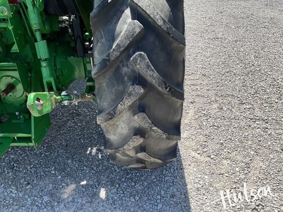 Image of John Deere 5065E equipment image 4