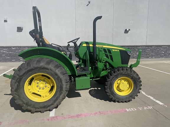 Image of John Deere 5065E equipment image 2