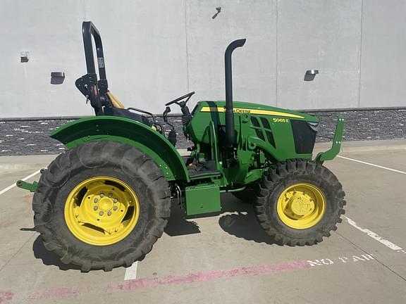 Image of John Deere 5065E equipment image 3