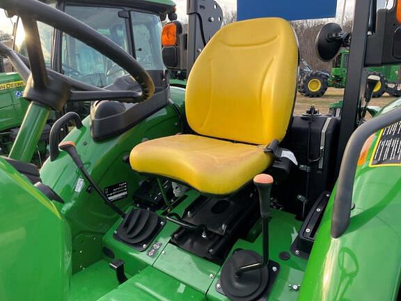 Image of John Deere 5065E equipment image 3