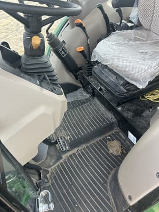 Image of John Deere 5065E equipment image 3