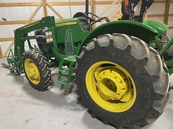 Image of John Deere 5065E equipment image 2
