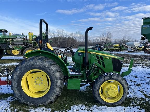 Image of John Deere 5065E equipment image 1