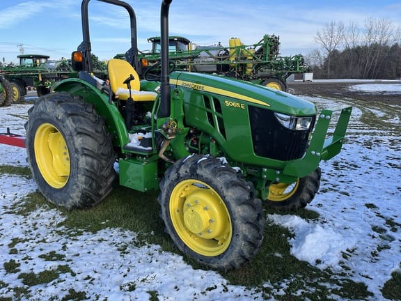 Main image John Deere 5065E