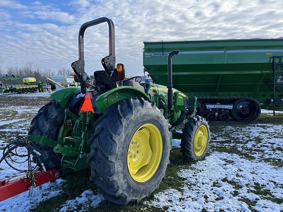 Image of John Deere 5065E equipment image 2