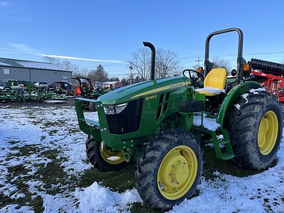 Image of John Deere 5065E equipment image 3