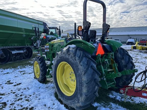 Image of John Deere 5065E equipment image 4