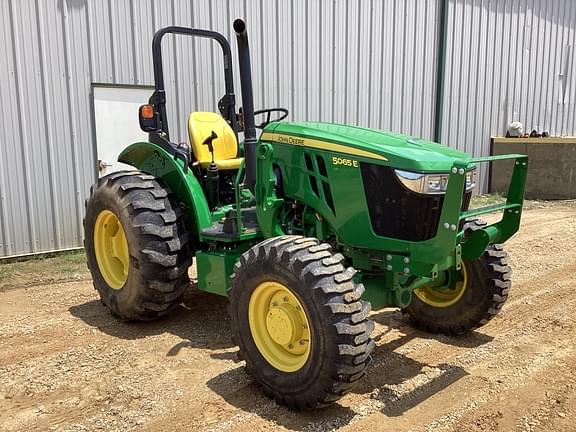 Image of John Deere 5065E equipment image 3